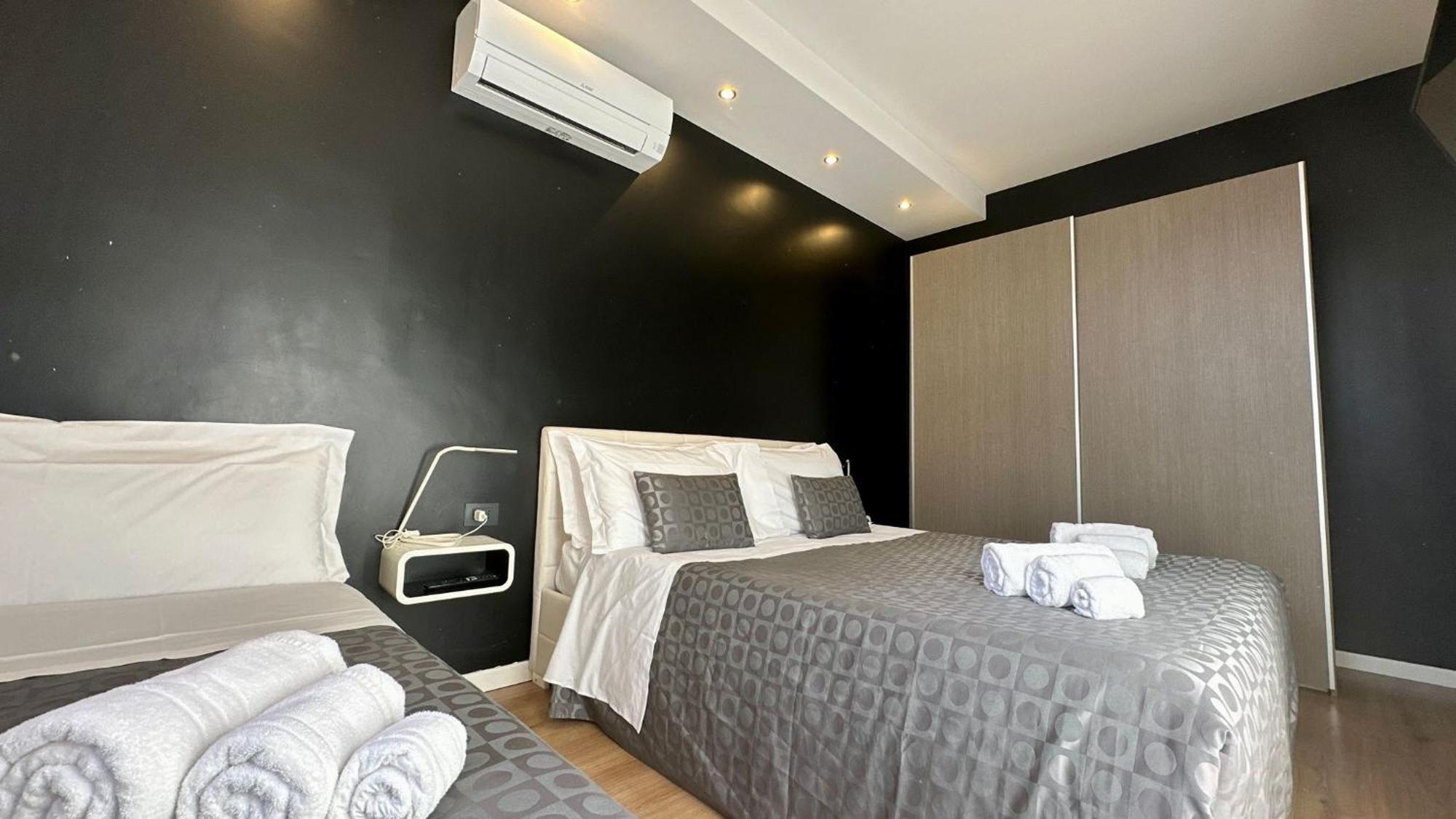 Ottomood B&B And Apartments Tremestieri Etneo Habitación foto