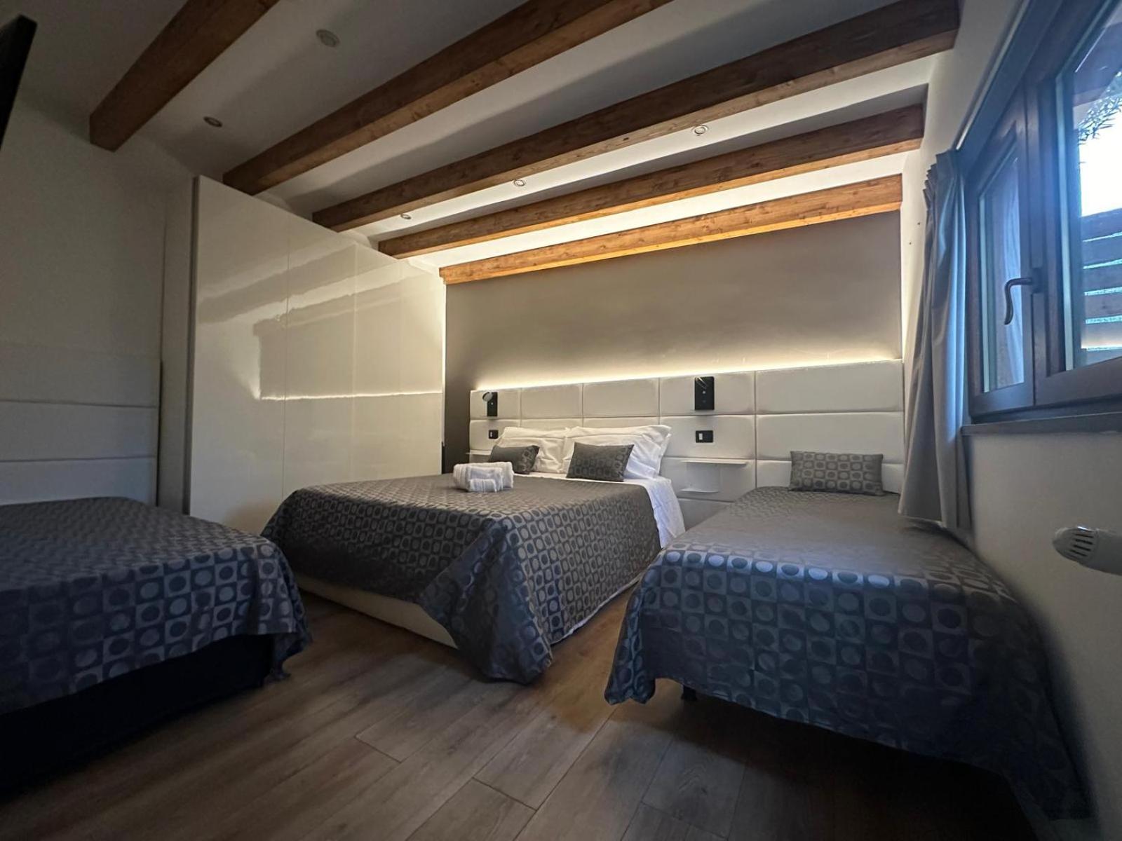 Ottomood B&B And Apartments Tremestieri Etneo Habitación foto